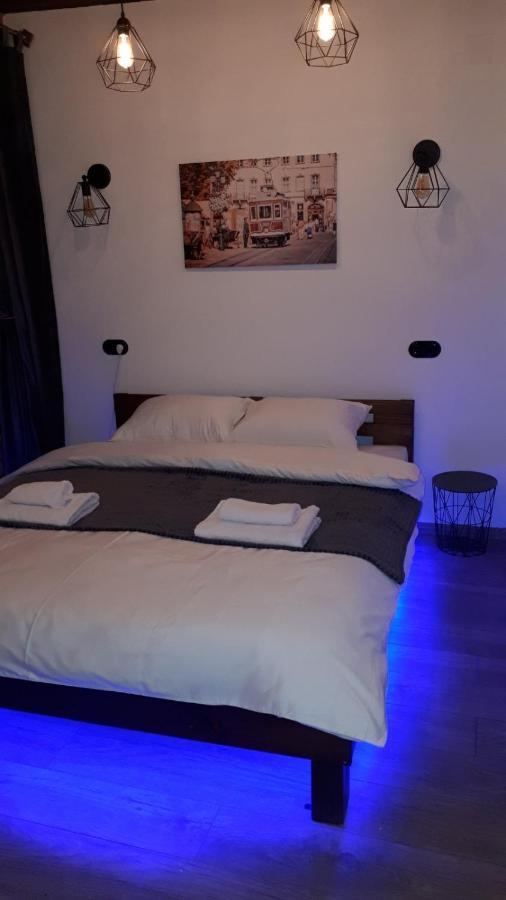 Loft апартаменти з балконом в центрі Львова Экстерьер фото